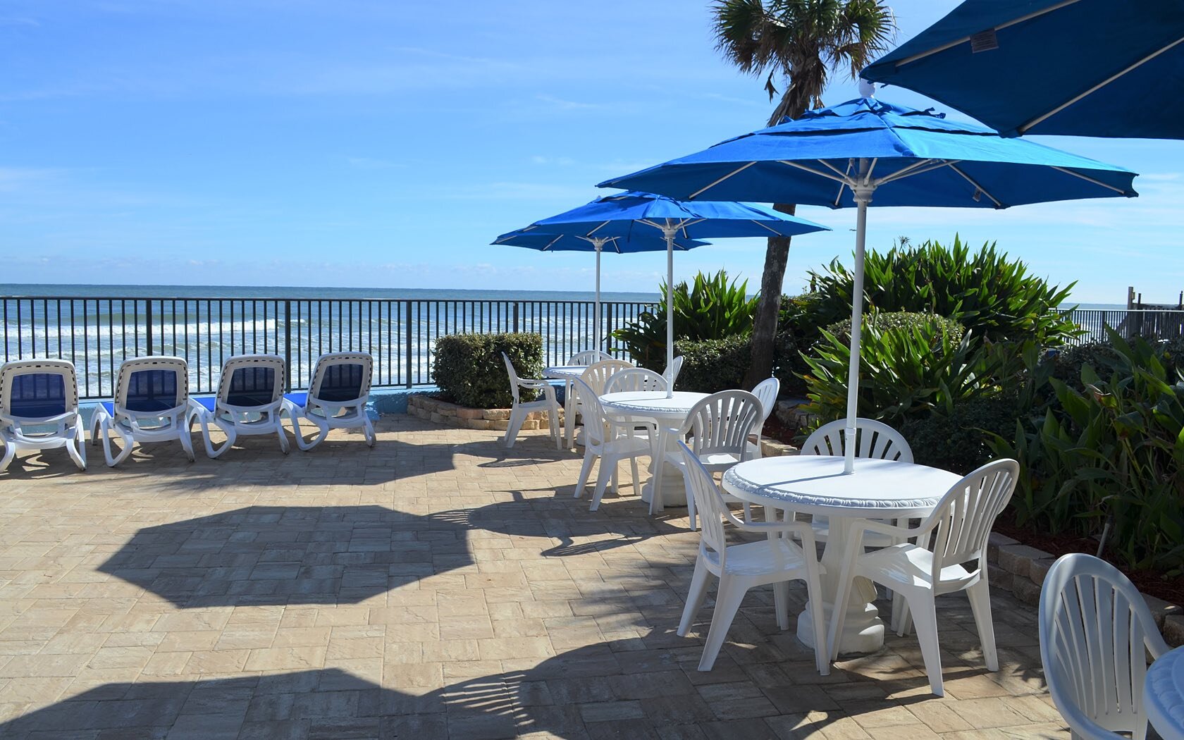 Outdoor seating at Sun Viking Lodge